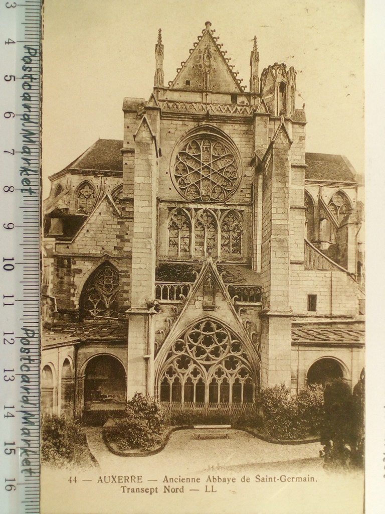 /France/FR_place_19xx_AUXERRE - Ancienne Abbaye de Saint-Germain. Transept Nord.jpg